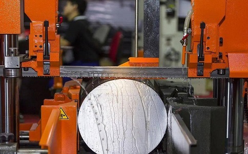 西区立式金属带锯床切削出现跑带故障解决方法！